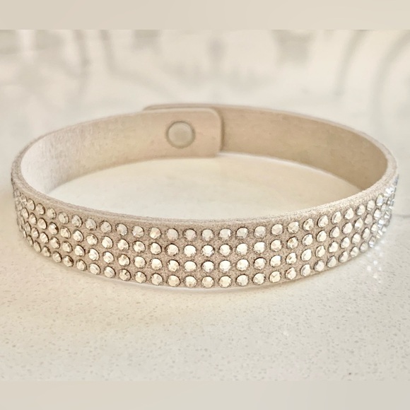 Touchstone Crystal Tri-Wrap Bracelet, Grey - Picture 4 of 6